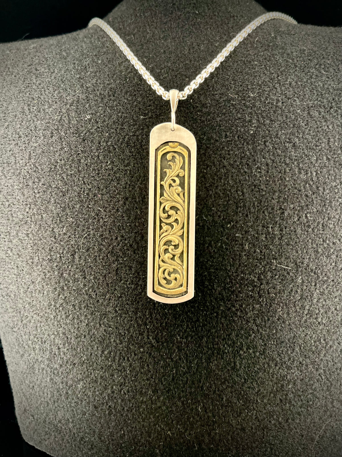 ACANTHUS PENDANT 2
